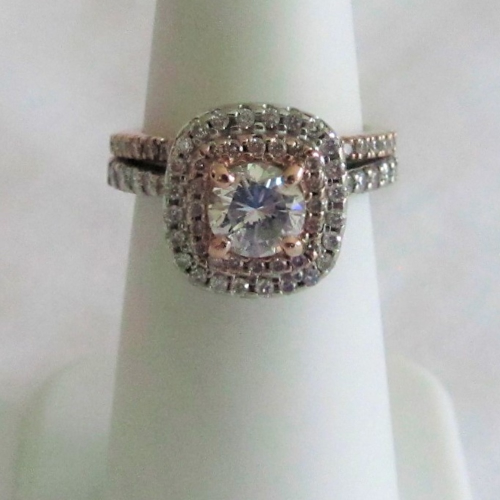 .76 E Color Diamond With Pink Diamond Halo 1.40CTW
